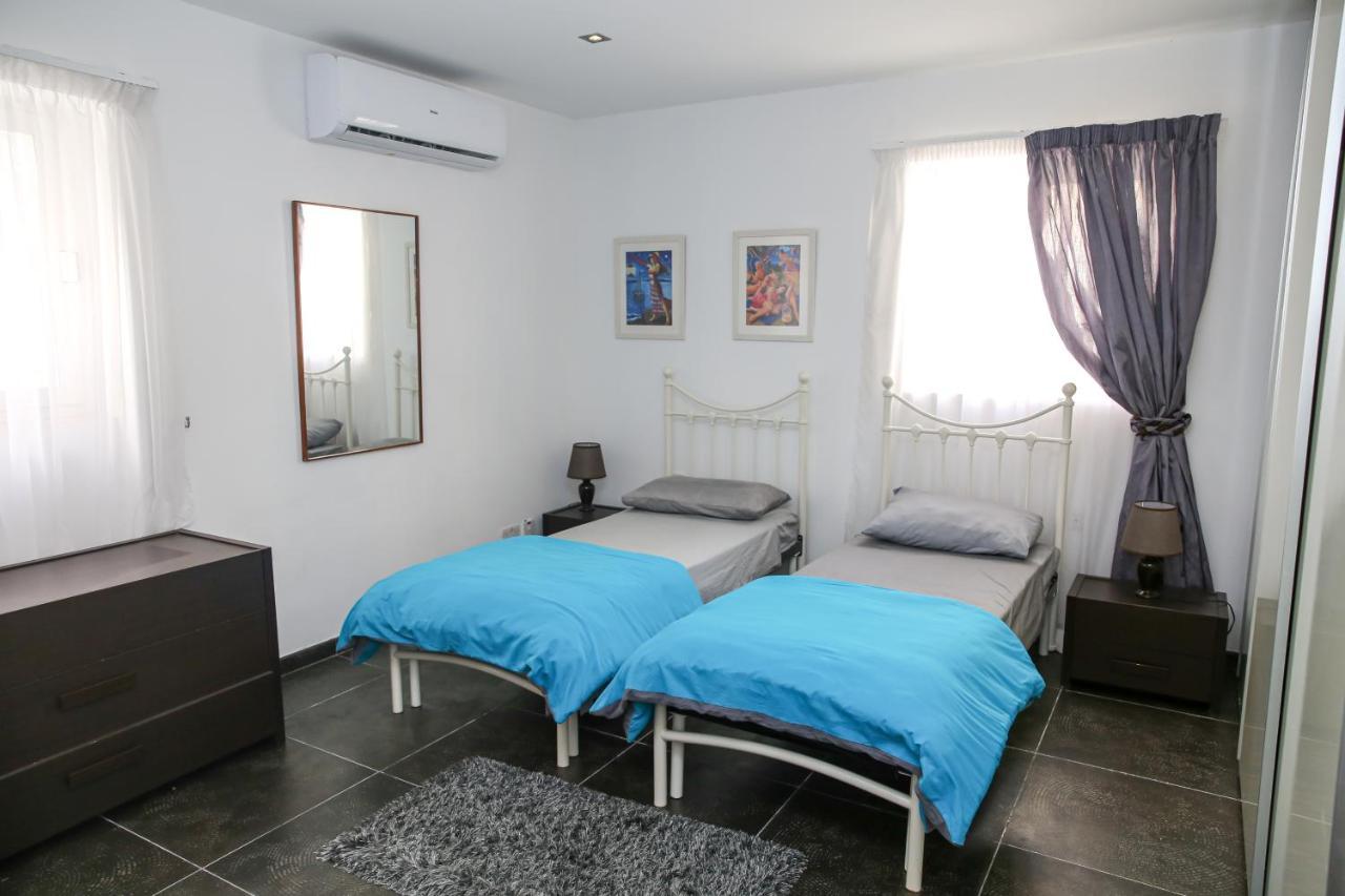 Dolmen Court Flat 10, Qawra Apartment Сейнт Полс Бей Екстериор снимка