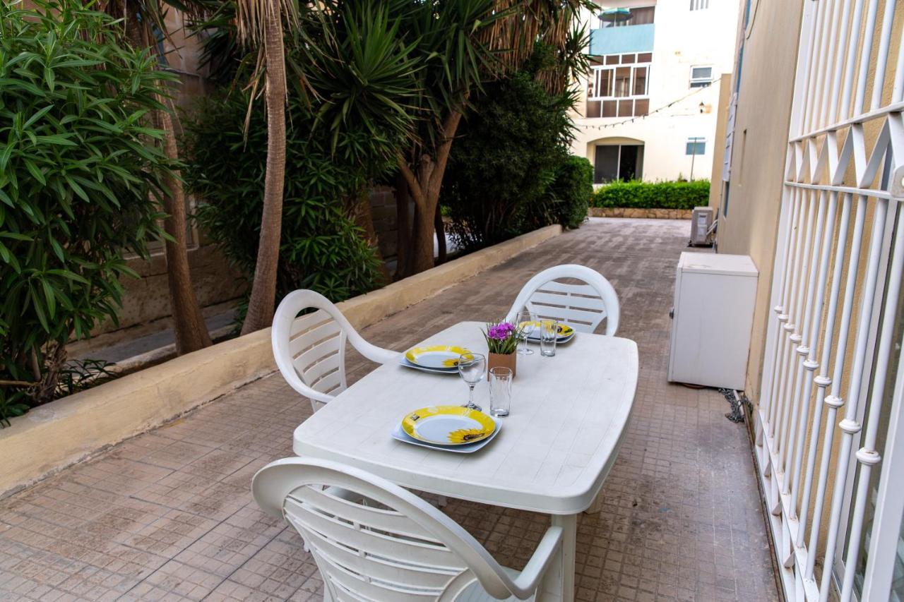 Dolmen Court Flat 10, Qawra Apartment Сейнт Полс Бей Екстериор снимка